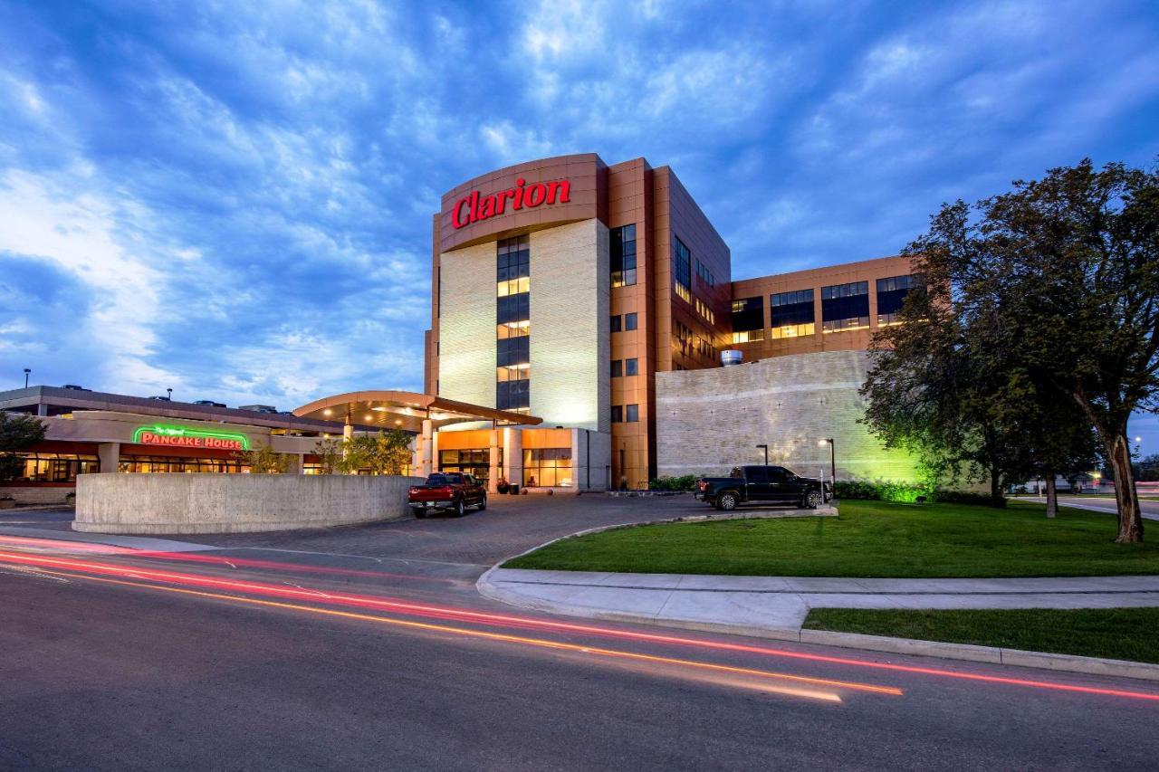 Clarion Hotel&Suites Winnipeg Exterior foto